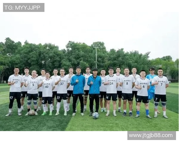 武汉足球队的团队协作揭秘：如何在绿茵场上铸就胜利传奇