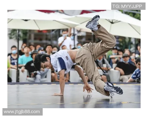 上海攀岩队在世界街舞大赛中的节奏表现引发热议与赞赏 上海攀岩队在世界街舞大赛中的节奏表现引发热议与赞赏