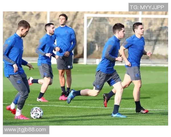 西安足球队在锦标赛积分榜上以57分稳居第一名展现强劲实力